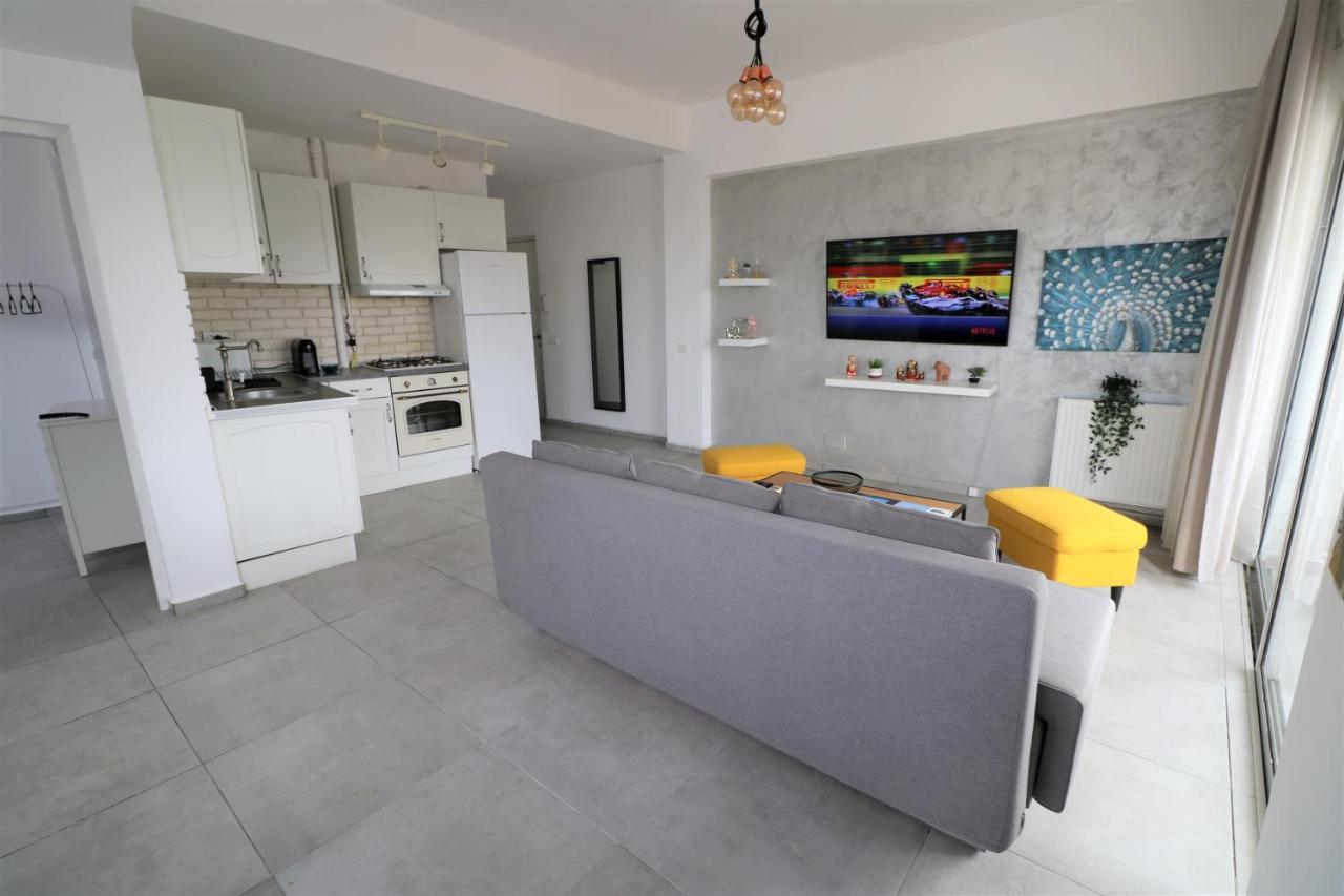 Serenity Heights Apartment: A Panoramic Haven Near Old Town - Free Minibar Бухарест Екстер'єр фото