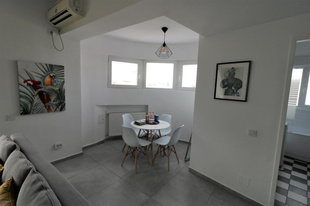 Serenity Heights Apartment: A Panoramic Haven Near Old Town - Free Minibar Бухарест Екстер'єр фото