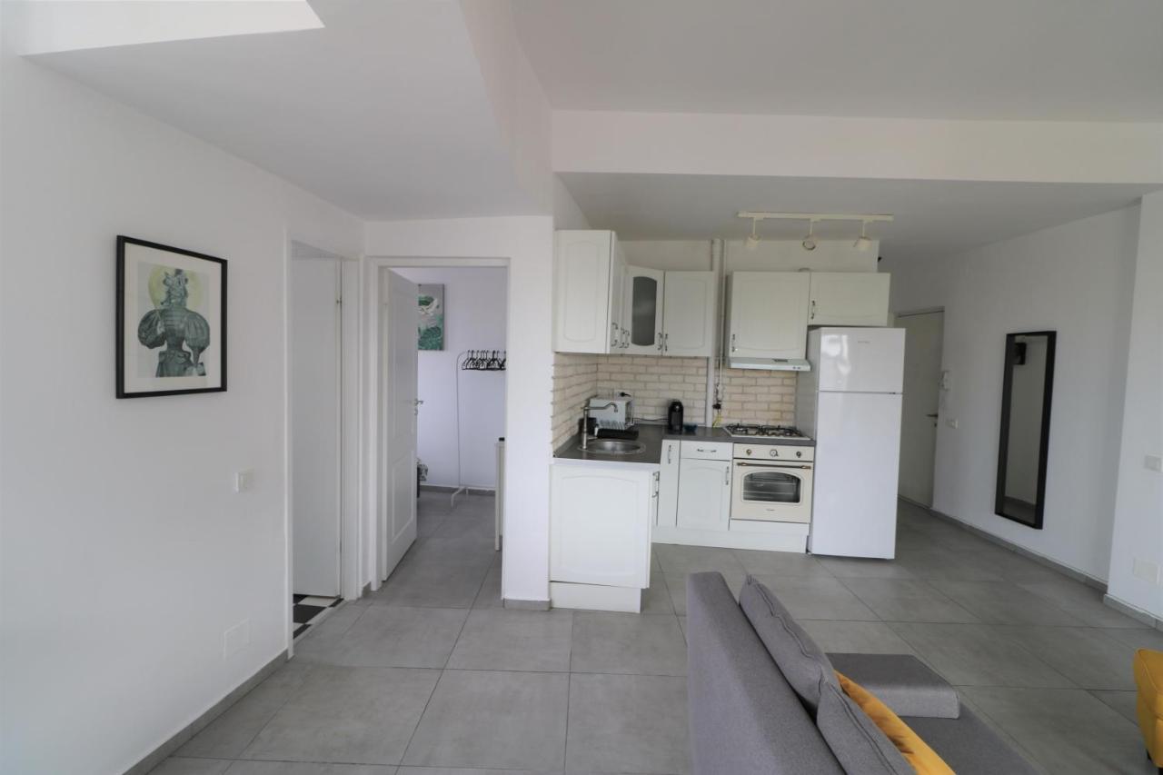 Serenity Heights Apartment: A Panoramic Haven Near Old Town - Free Minibar Бухарест Екстер'єр фото