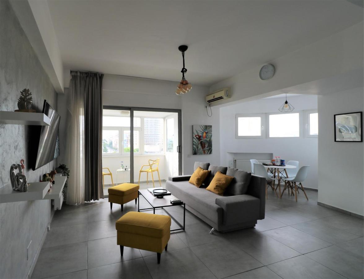 Serenity Heights Apartment: A Panoramic Haven Near Old Town - Free Minibar Бухарест Екстер'єр фото