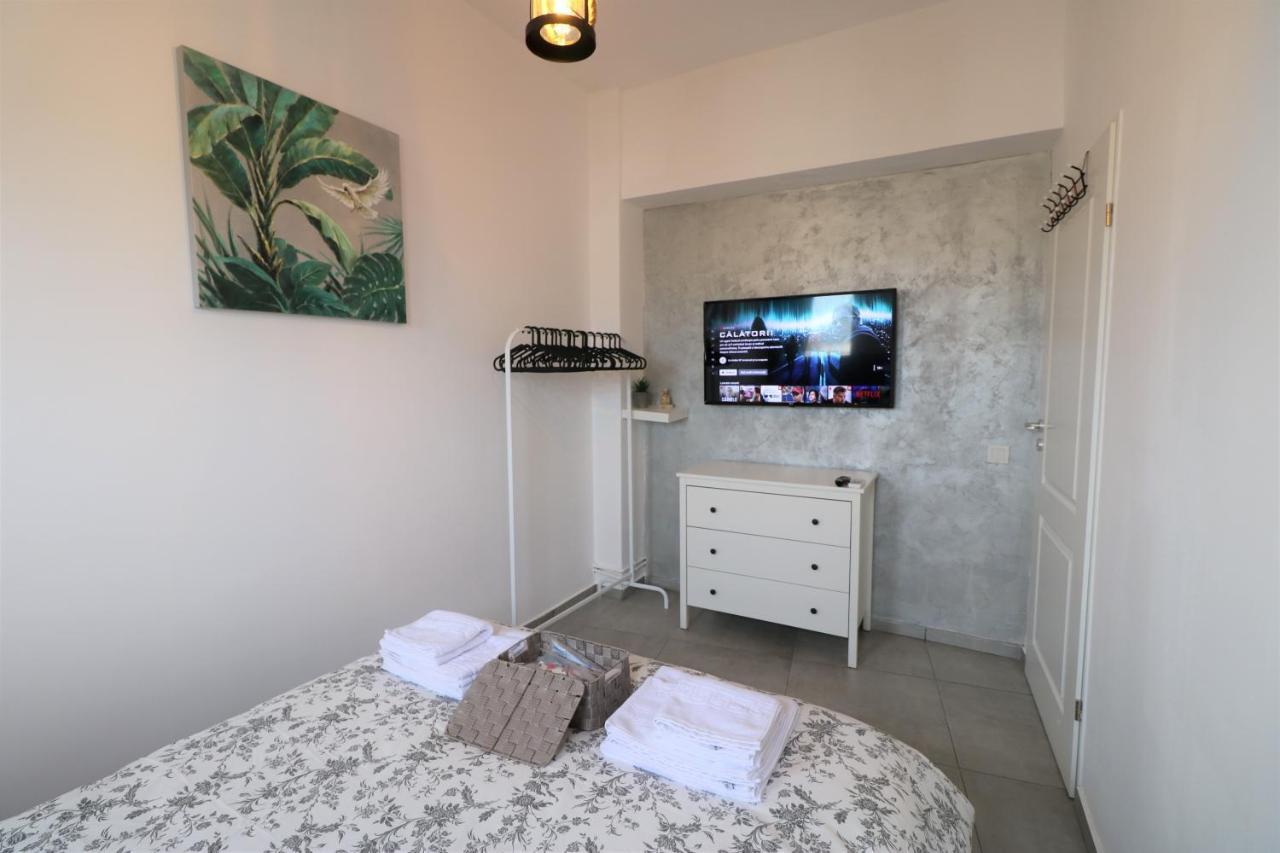 Serenity Heights Apartment: A Panoramic Haven Near Old Town - Free Minibar Бухарест Екстер'єр фото