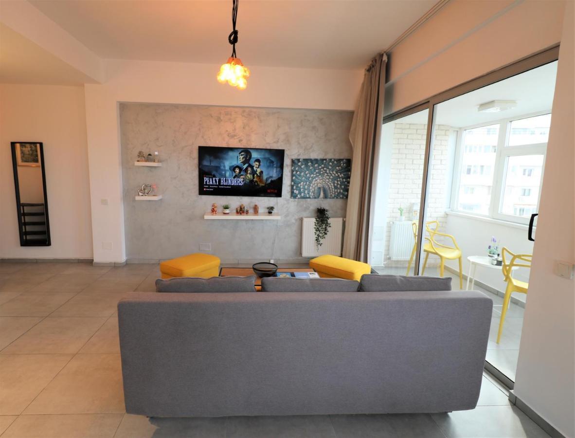 Serenity Heights Apartment: A Panoramic Haven Near Old Town - Free Minibar Бухарест Екстер'єр фото