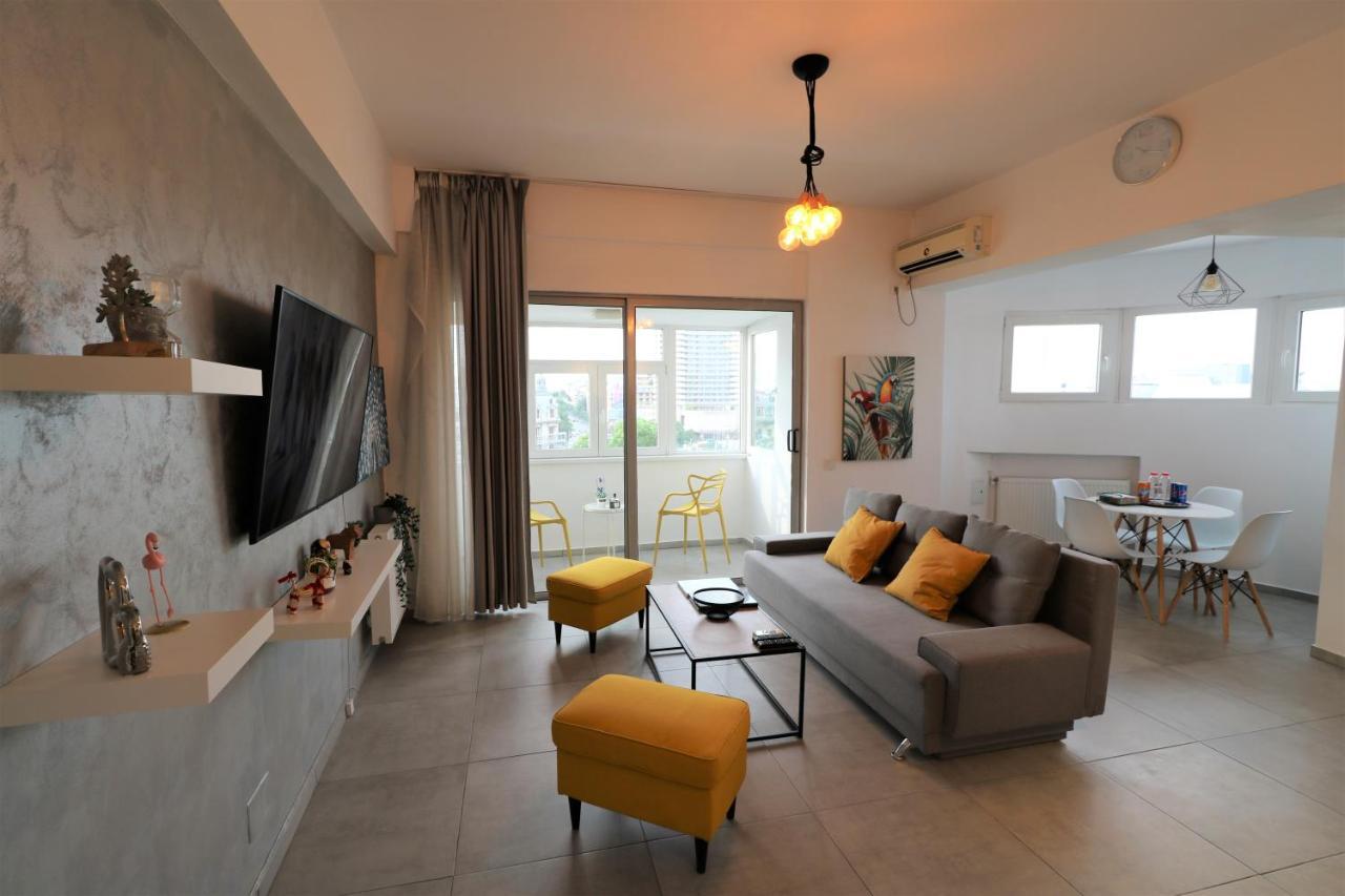 Serenity Heights Apartment: A Panoramic Haven Near Old Town - Free Minibar Бухарест Екстер'єр фото