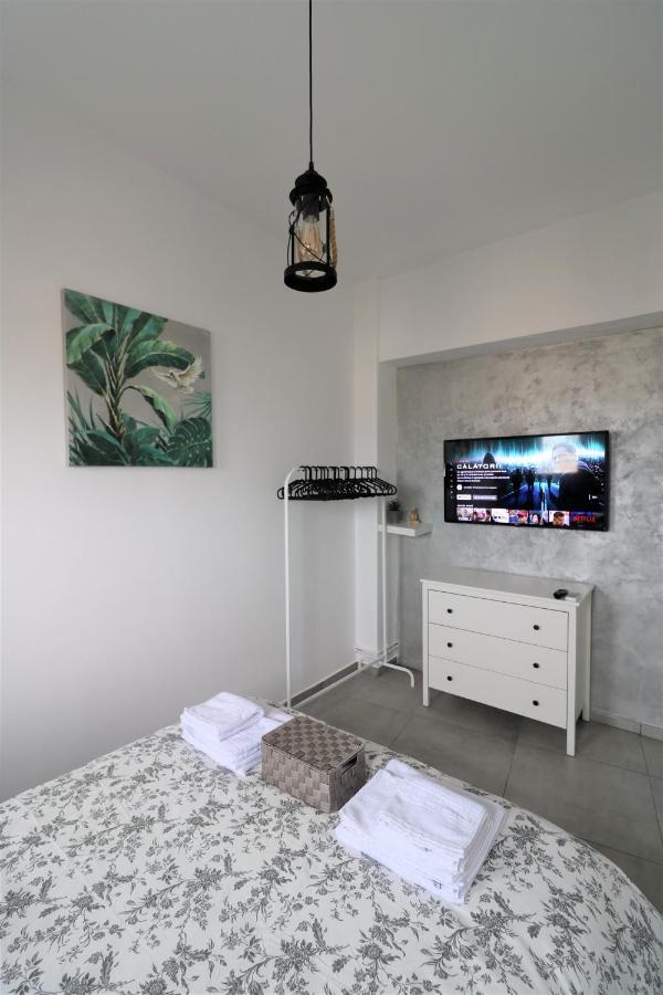 Serenity Heights Apartment: A Panoramic Haven Near Old Town - Free Minibar Бухарест Екстер'єр фото