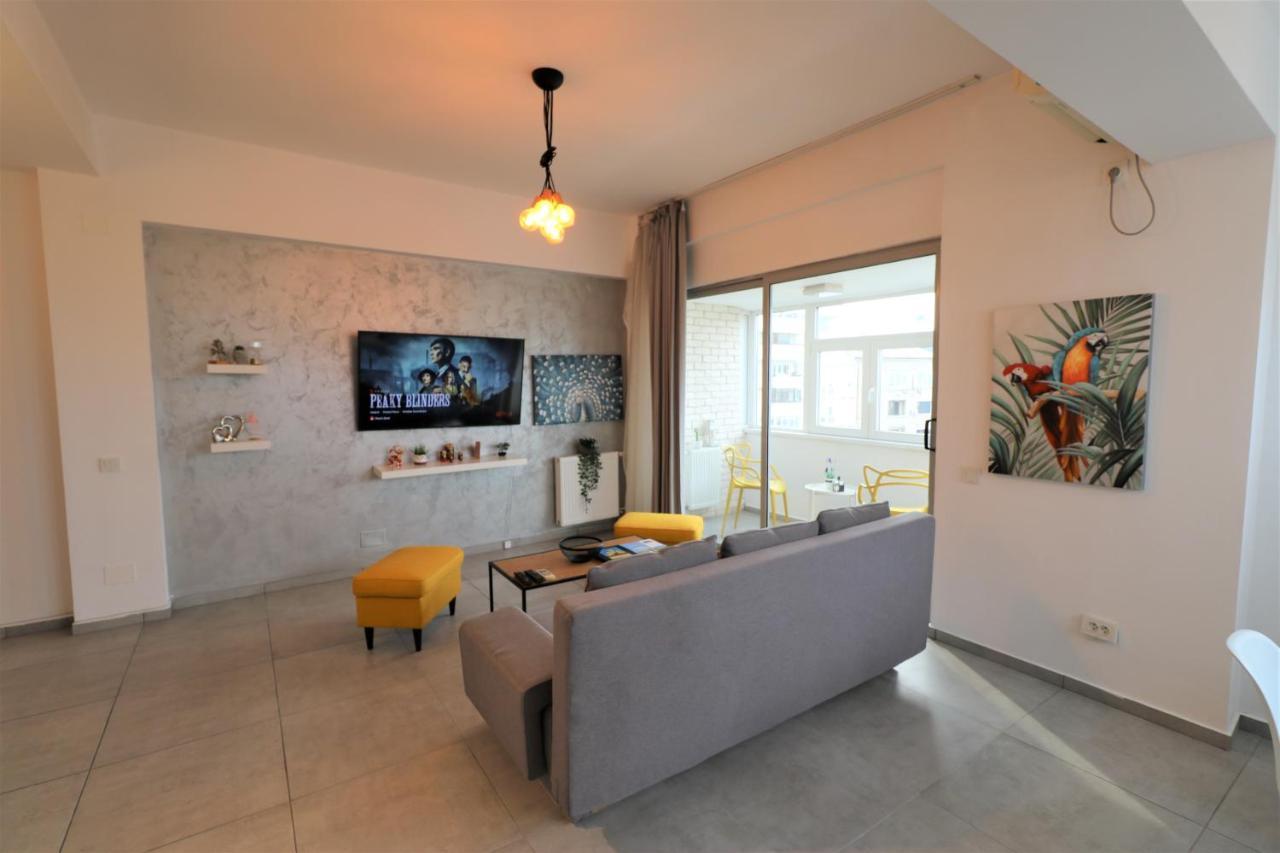 Serenity Heights Apartment: A Panoramic Haven Near Old Town - Free Minibar Бухарест Екстер'єр фото